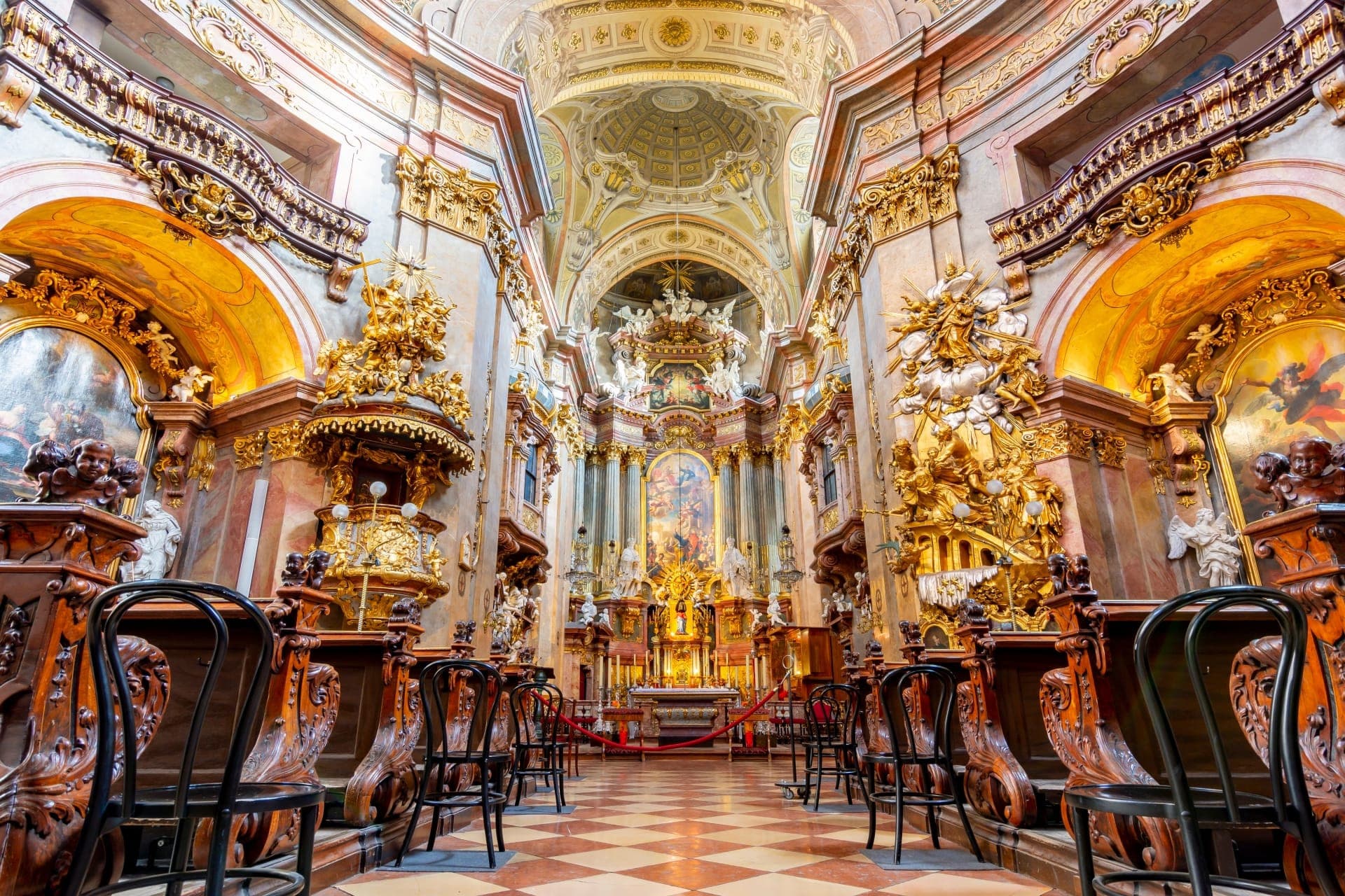 Vienna Old Town, Hofburg Palace Courtyard, and St. Stephen's Cathedral Walking Tour - image 3