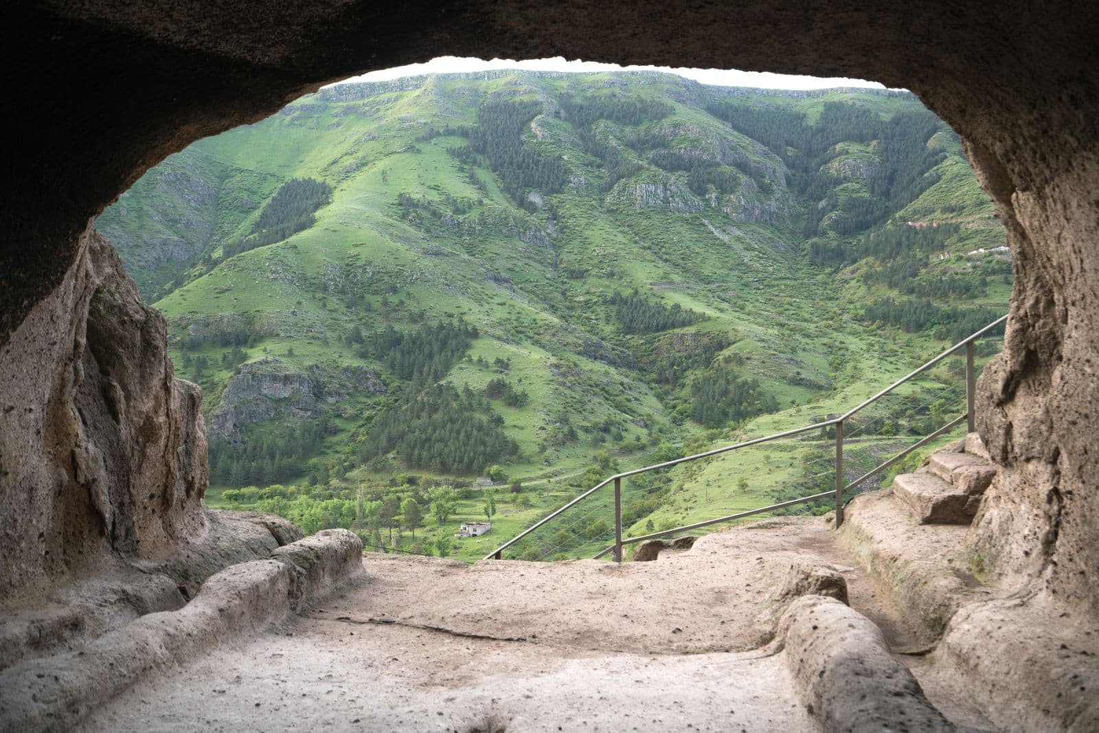 Vardzia Cave Monastery & Rabati Castle - image 3